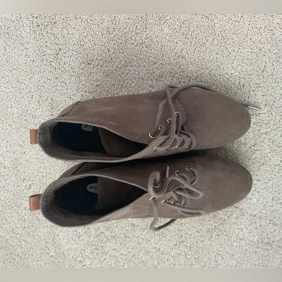 Brown wedged booties with ties! - Picture 4 of 4